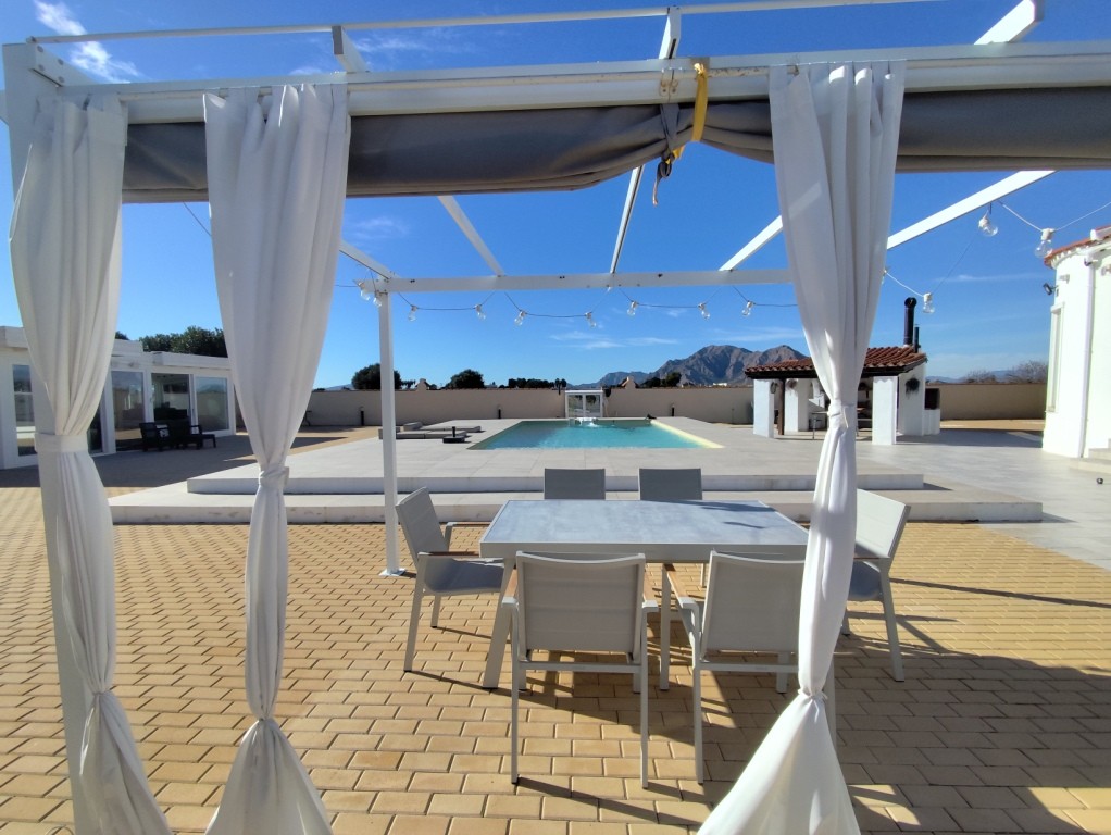 For sale - 3 Bedroom 2 Bathroom Villa in El Mudamiento -  - Alicante