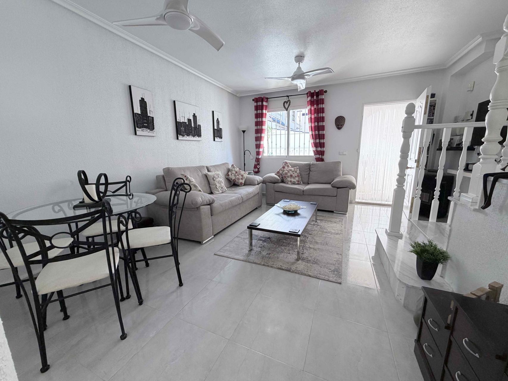 For sale - 3 Bedroom 3 Bathroom Town House in Orihuela Costa - Costa Blanca  - Alicante