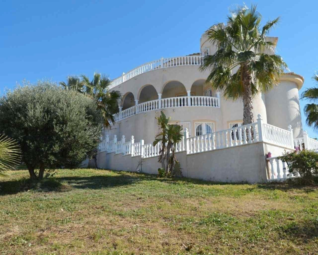 For sale - 7 Bedroom 3 Bathroom Villa in Ciudad Quesada - La Marquesa  - Alicante