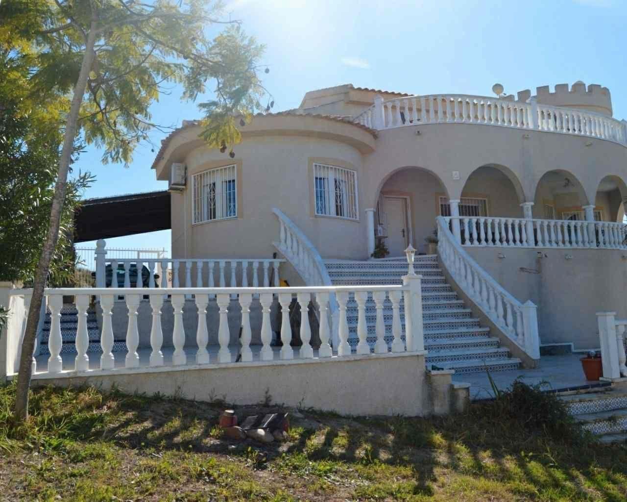 For sale - 7 Bedroom 3 Bathroom Villa in Ciudad Quesada - La Marquesa  - Alicante