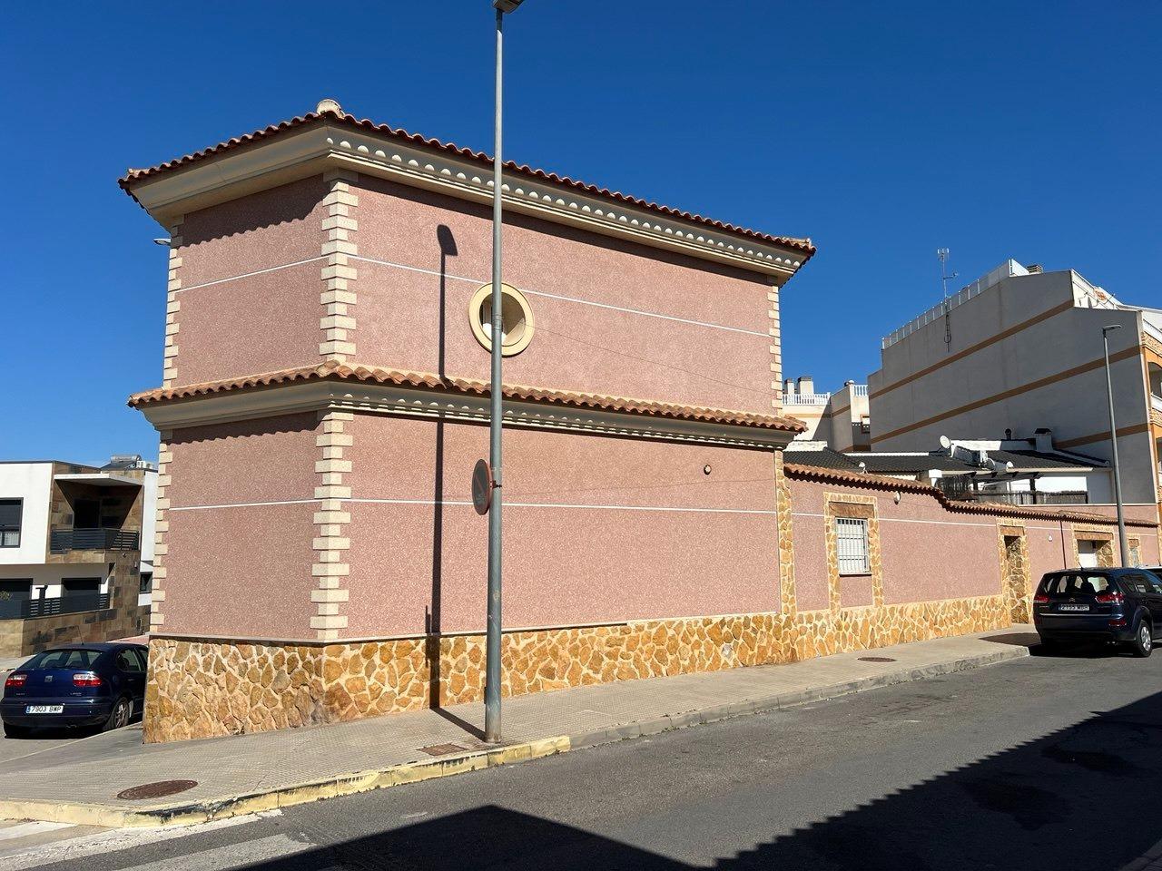 For sale - 6 Bedroom 3 Bathroom Villa in Formentera del Segura - C- Cooperativa  - Alicante