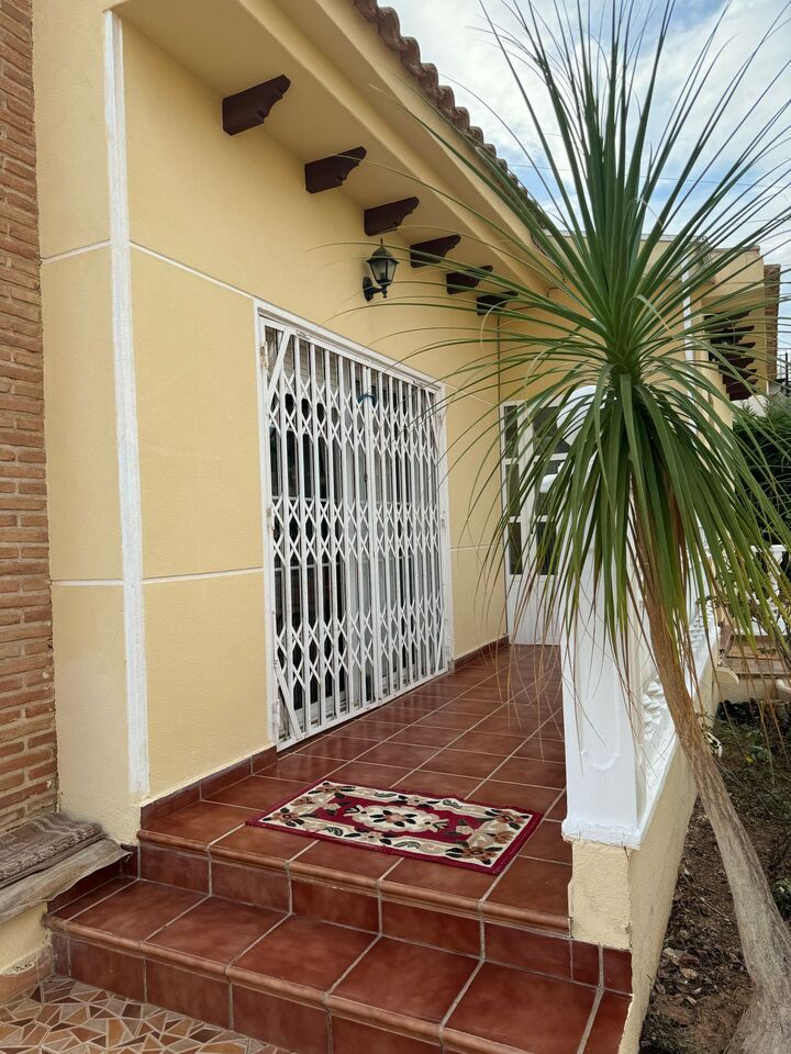 For sale - 4 Bedroom 3 Bathroom Villa in Playa Flamenca - Costa Blanca  - Alicante