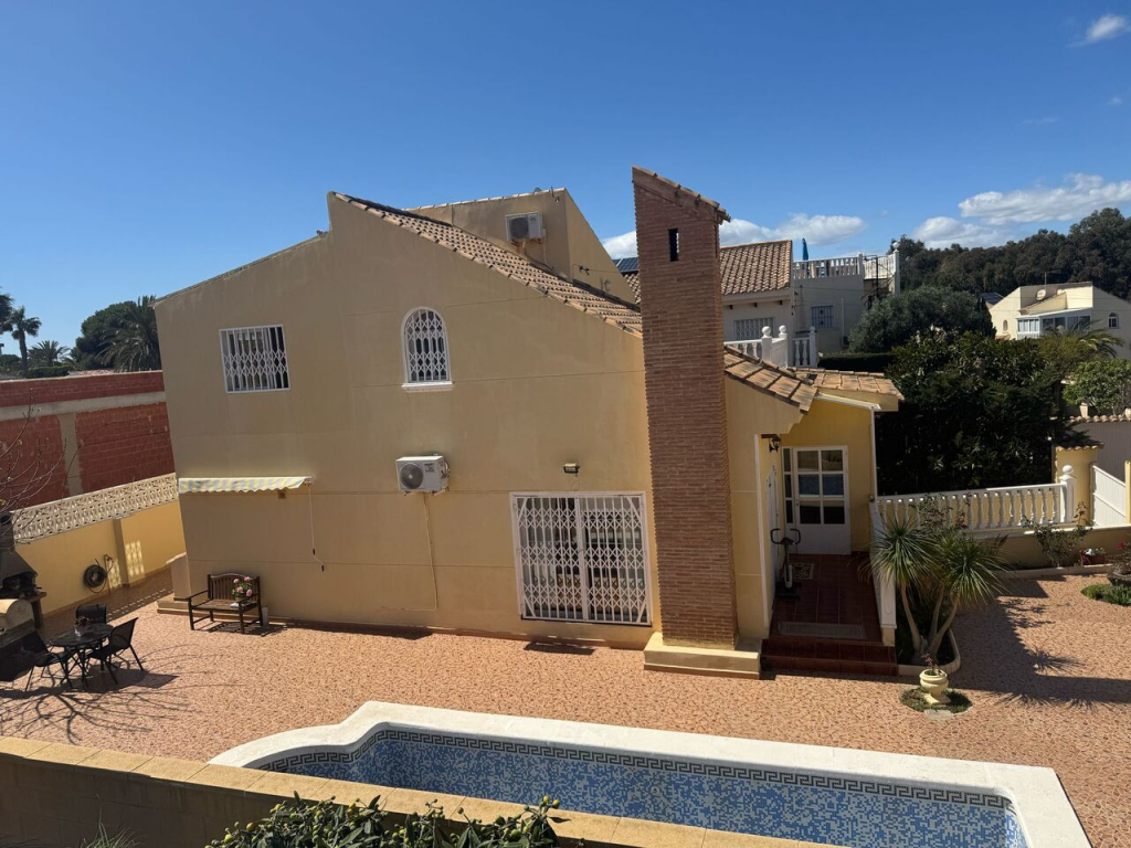4 Bedroom 3 Bathroom Villa in Playa Flamenca