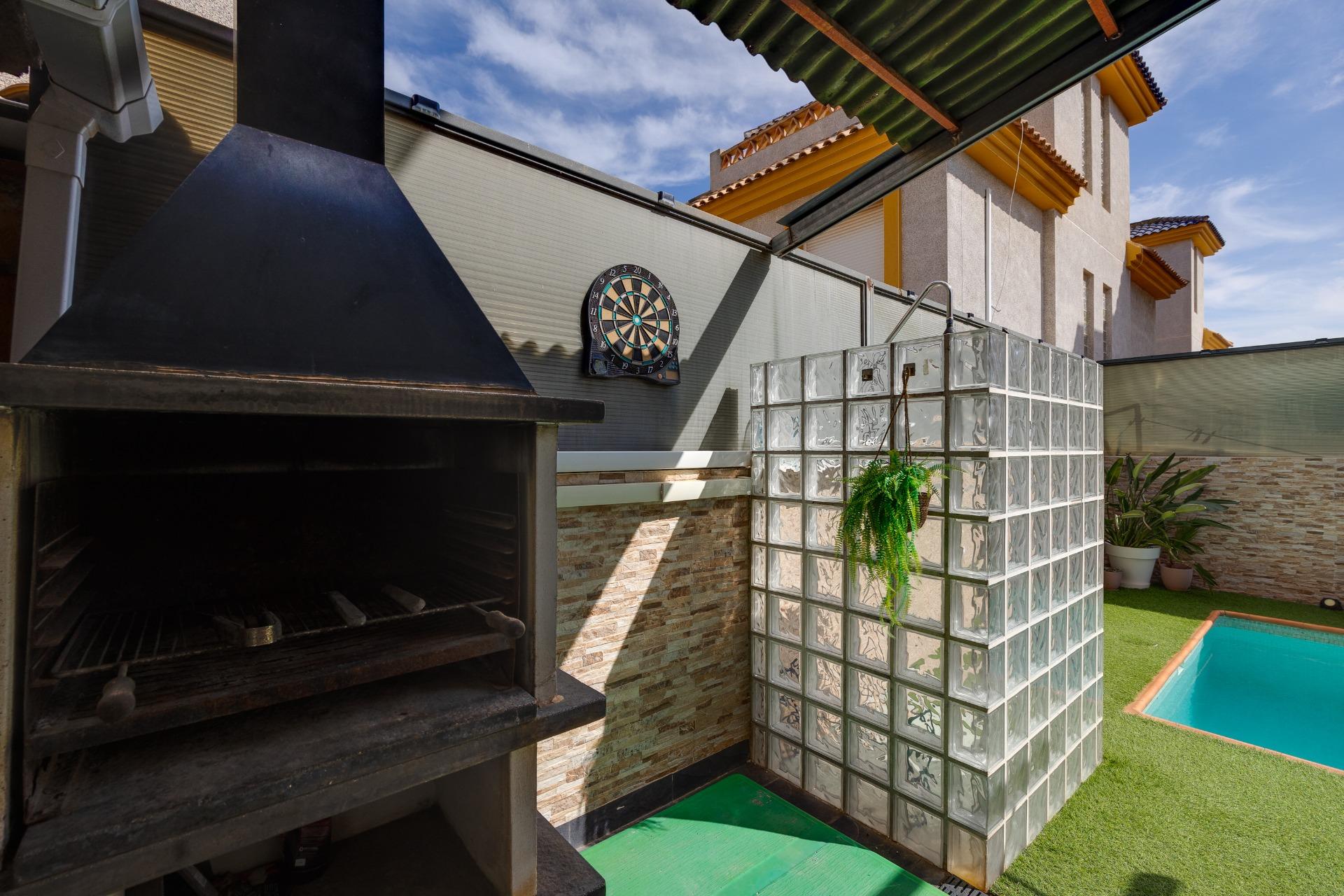 For sale - 3 Bedroom 2 Bathroom Villa in Los Montesinos - La Herrada  - Alicante