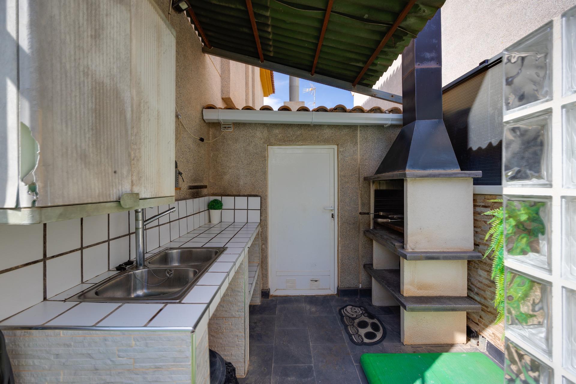 For sale - 3 Bedroom 2 Bathroom Villa in Los Montesinos - La Herrada  - Alicante
