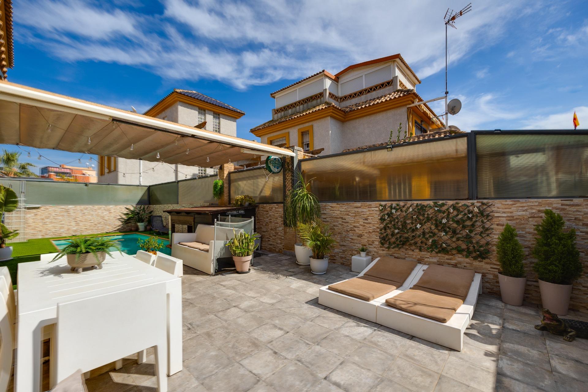 For sale - 3 Bedroom 2 Bathroom Villa in Los Montesinos - La Herrada  - Alicante