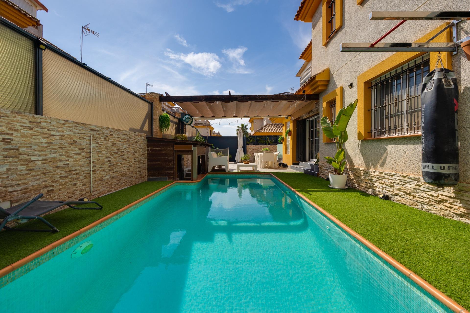 For sale - 3 Bedroom 2 Bathroom Villa in Los Montesinos - La Herrada  - Alicante
