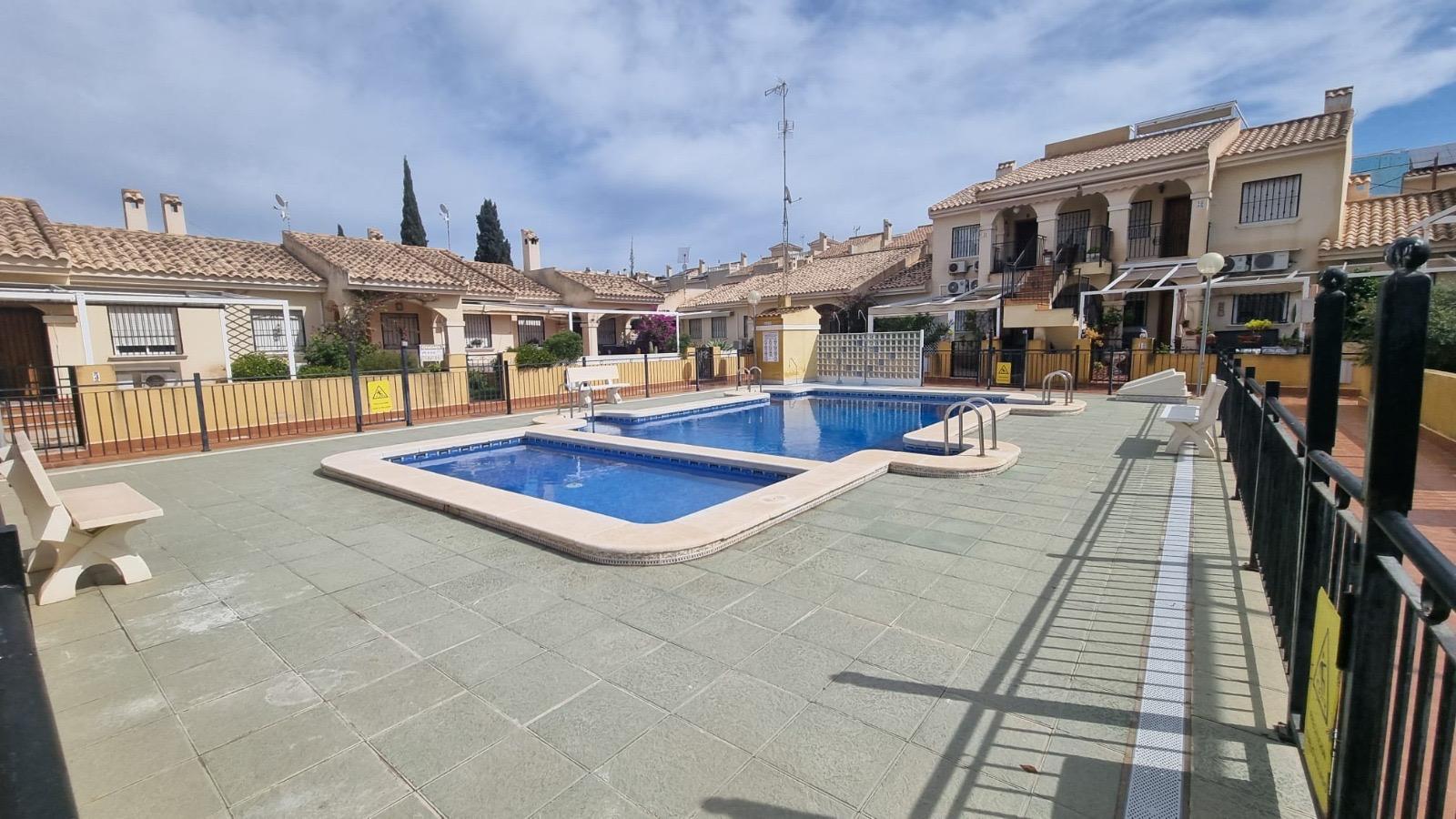 For sale - 3 Bedroom 2 Bathroom Semi Detached in Guardamar del Segura - Urbanizaciones  - Alicante