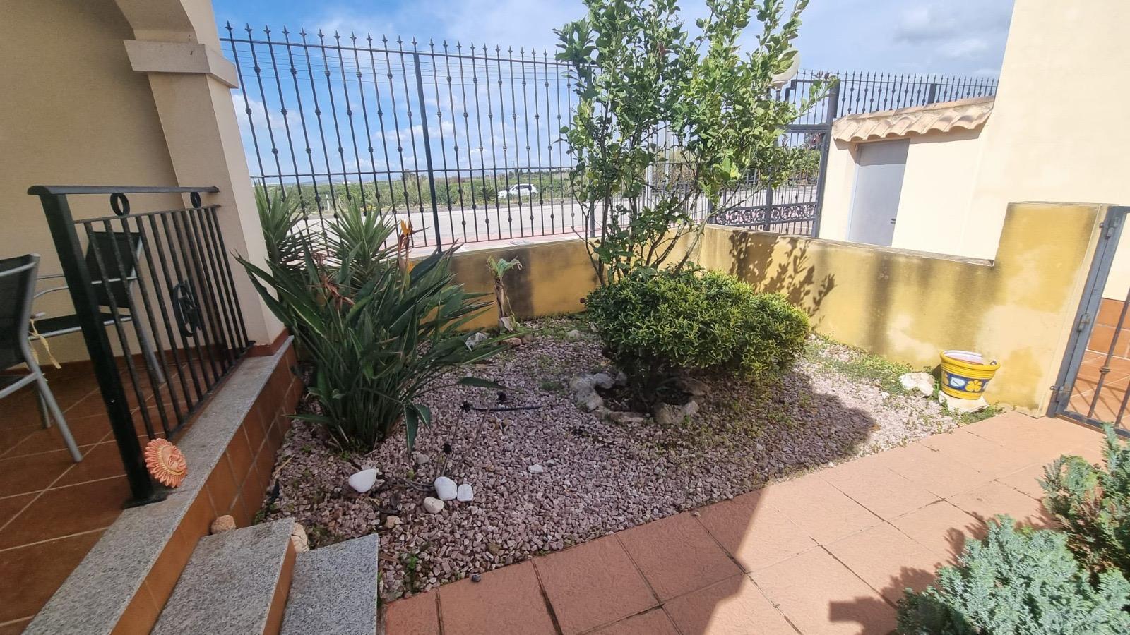 For sale - 3 Bedroom 2 Bathroom Semi Detached in Guardamar del Segura - Urbanizaciones  - Alicante