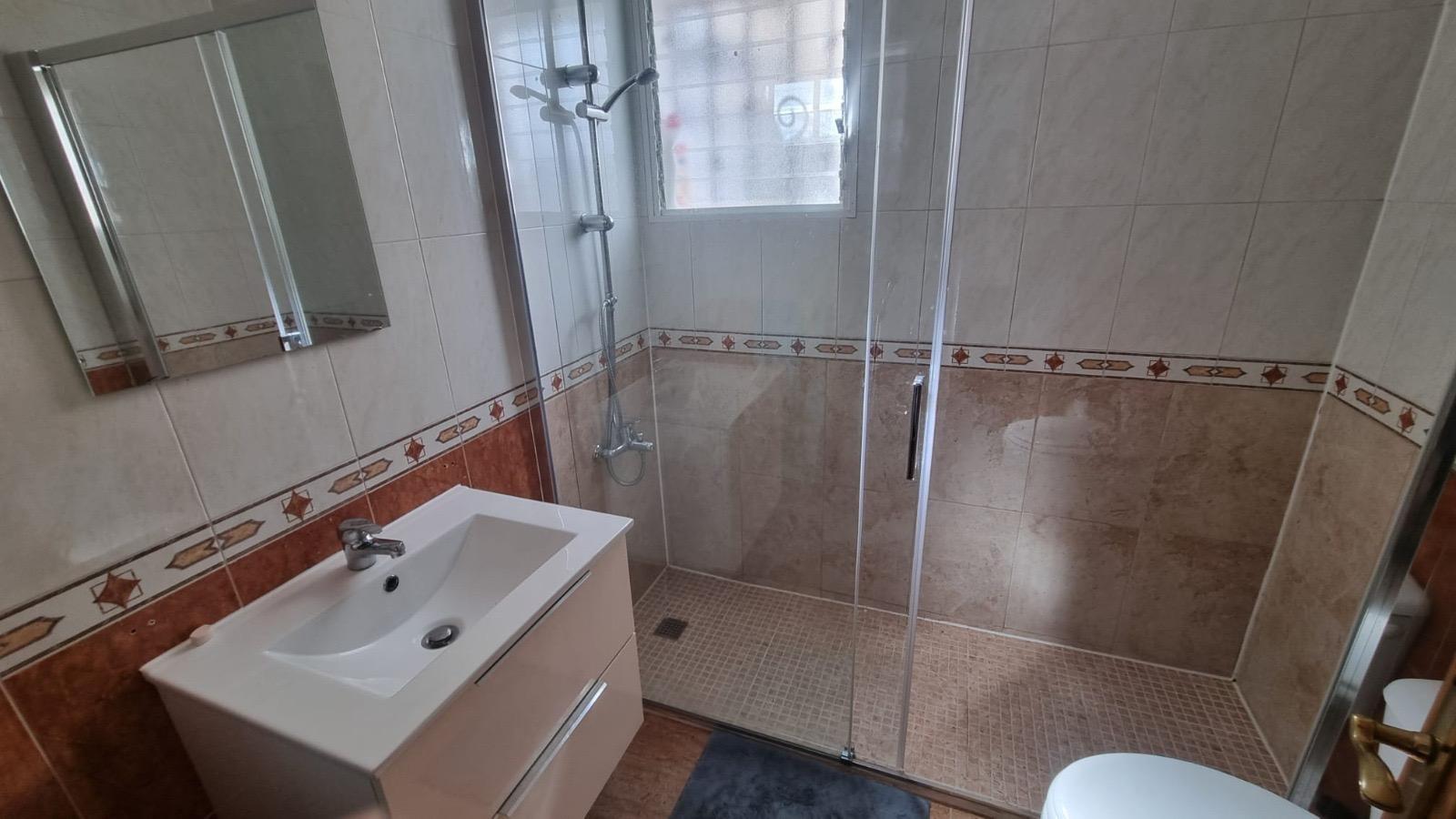 For sale - 3 Bedroom 2 Bathroom Semi Detached in Guardamar del Segura - Urbanizaciones  - Alicante