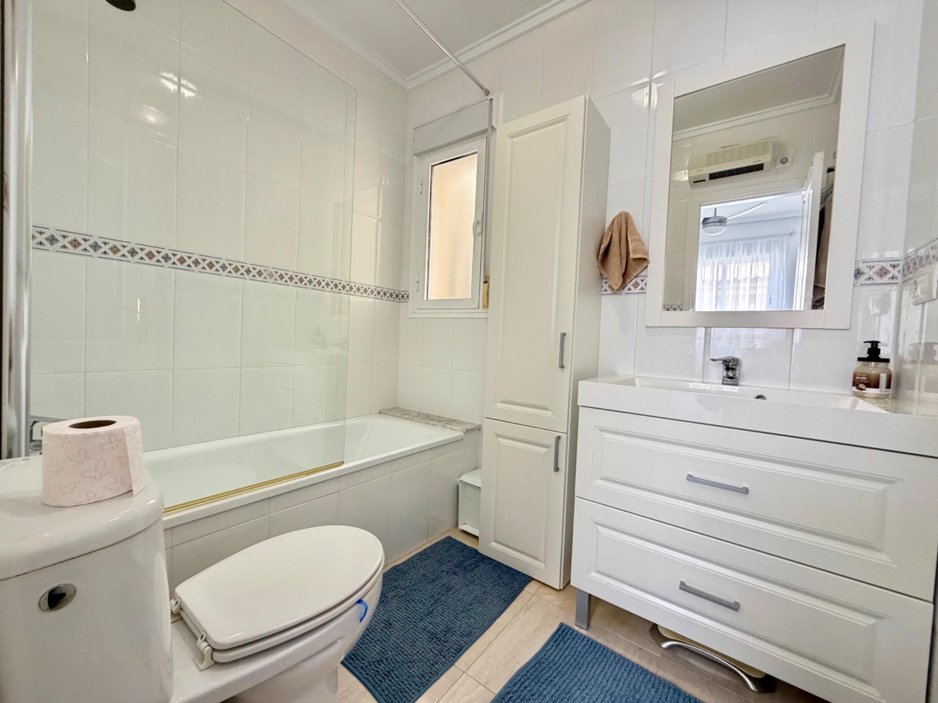 For sale - 2 Bedroom 2 Bathroom Semi Detached in Rojales - Pueblo  - Alicante