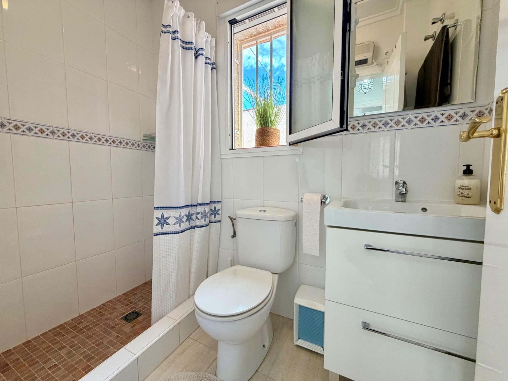 For sale - 2 Bedroom 2 Bathroom Semi Detached in Rojales - Pueblo  - Alicante