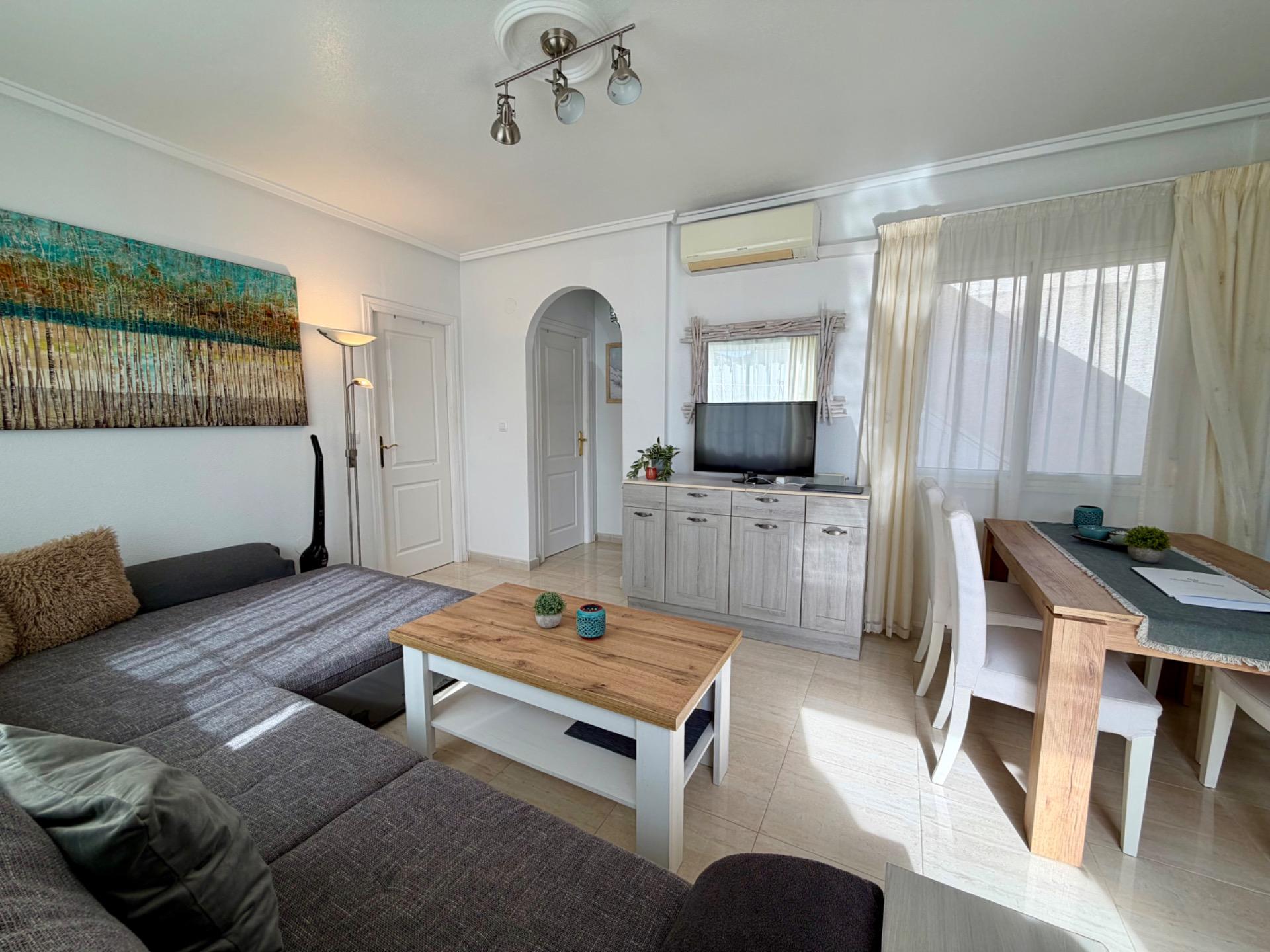 For sale - 2 Bedroom 2 Bathroom Semi Detached in Rojales - Pueblo  - Alicante