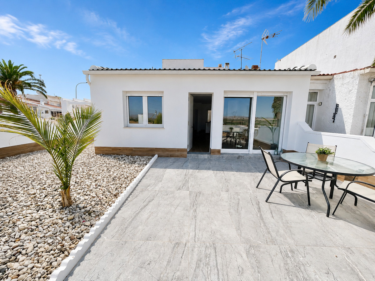 For sale - 3 Bedroom 1 Bathroom House in Ciudad Quesada - Rojales Centro  - Alicante