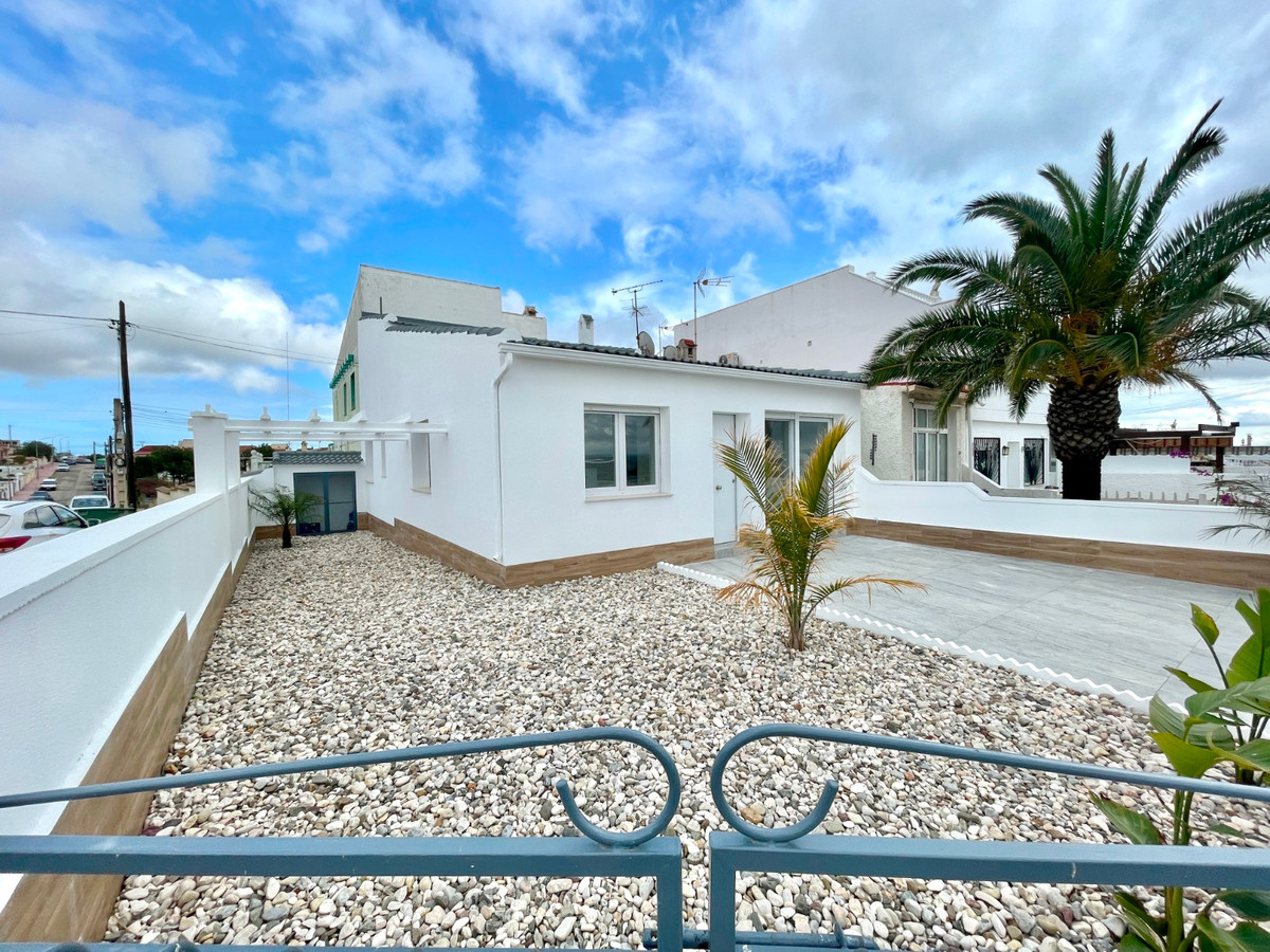For sale - 3 Bedroom 1 Bathroom House  in Ciudad Quesada  - Ciudad Quesada  - Alicante