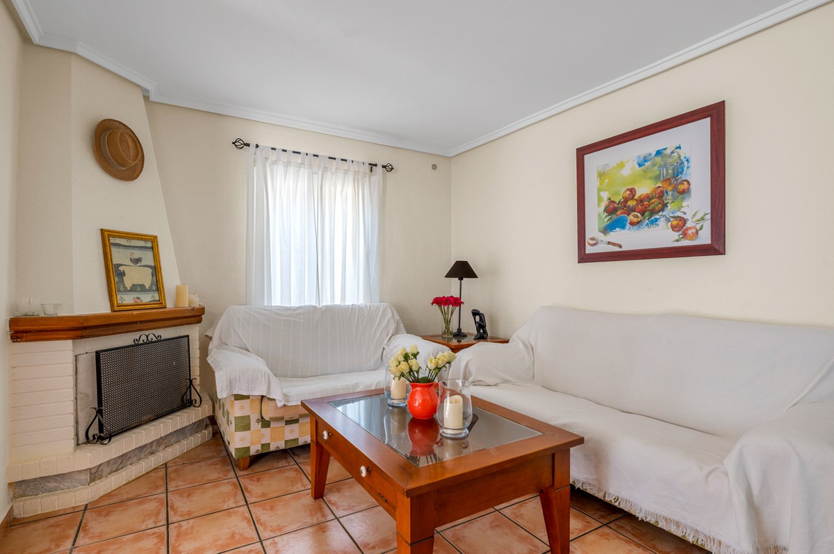 For sale - 4 Bedroom 2 Bathroom Detached Villa in Playa Flamenca  - Playa Flamenca  - Alicante