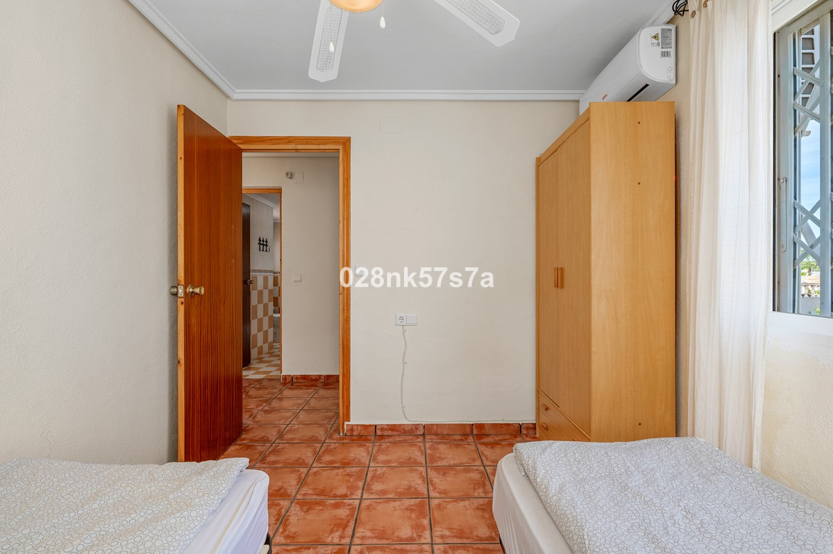 For sale - 4 Bedroom 2 Bathroom Detached Villa in Playa Flamenca - Playa Flamenca  - Alicante