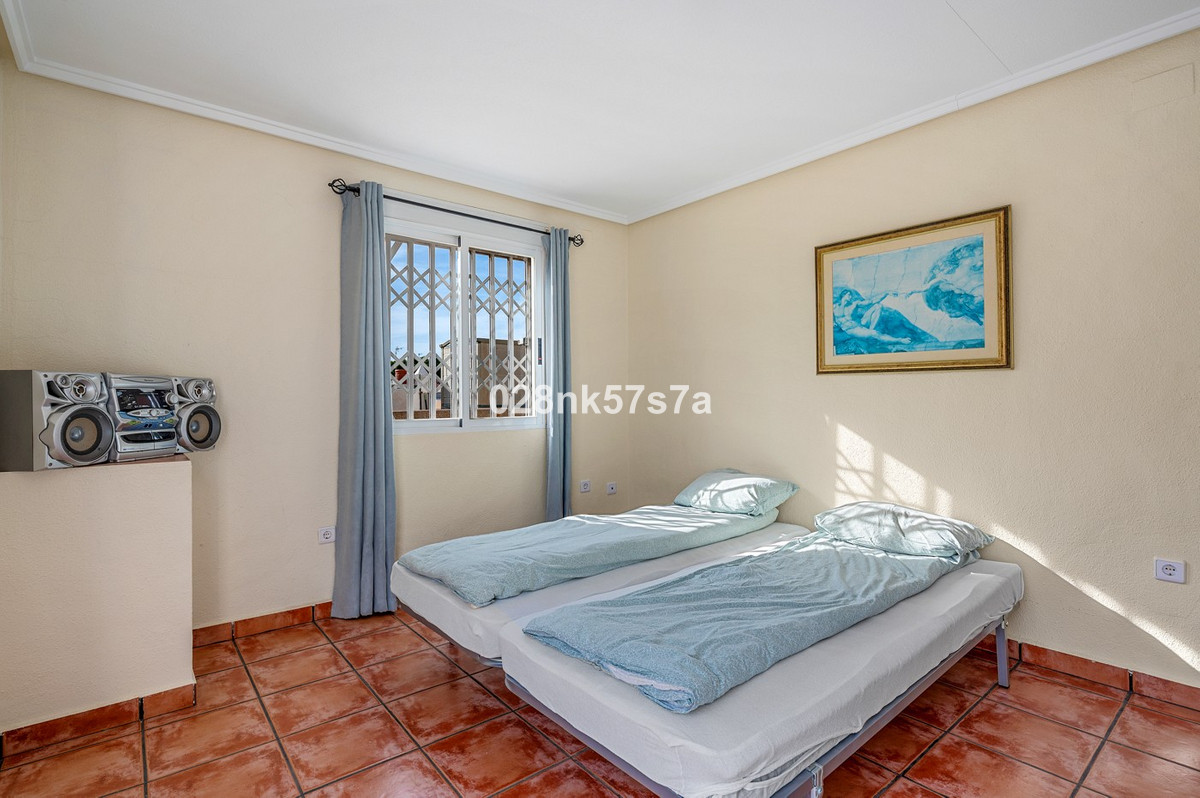 For sale - 4 Bedroom 2 Bathroom Detached Villa in Playa Flamenca - Playa Flamenca  - Alicante