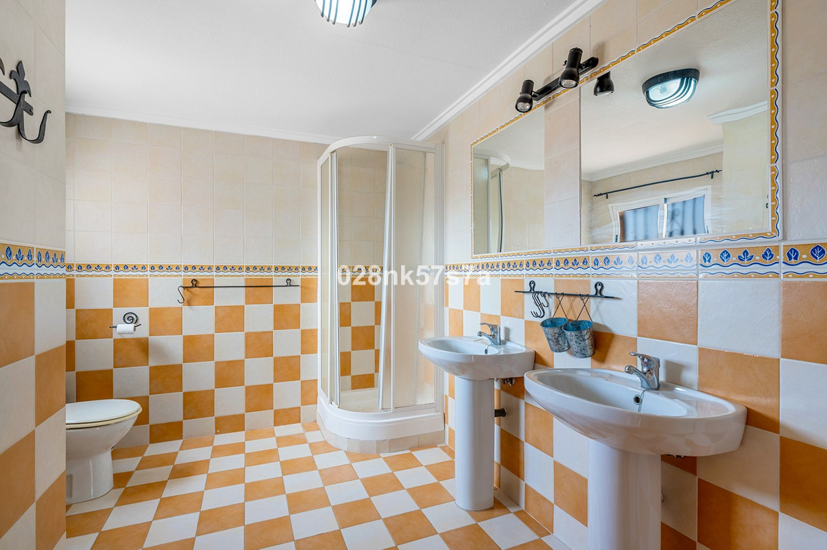 For sale - 4 Bedroom 2 Bathroom Detached Villa in Playa Flamenca - Playa Flamenca  - Alicante