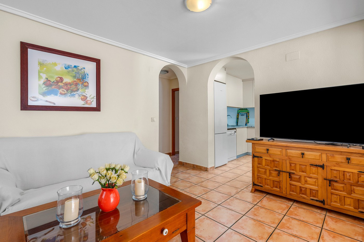 For sale - 4 Bedroom 2 Bathroom Detached Villa in Playa Flamenca  - Playa Flamenca  - Alicante