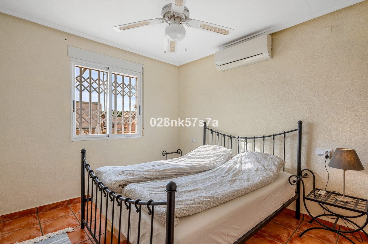 For sale - 4 Bedroom 2 Bathroom Detached Villa in Playa Flamenca - Playa Flamenca  - Alicante
