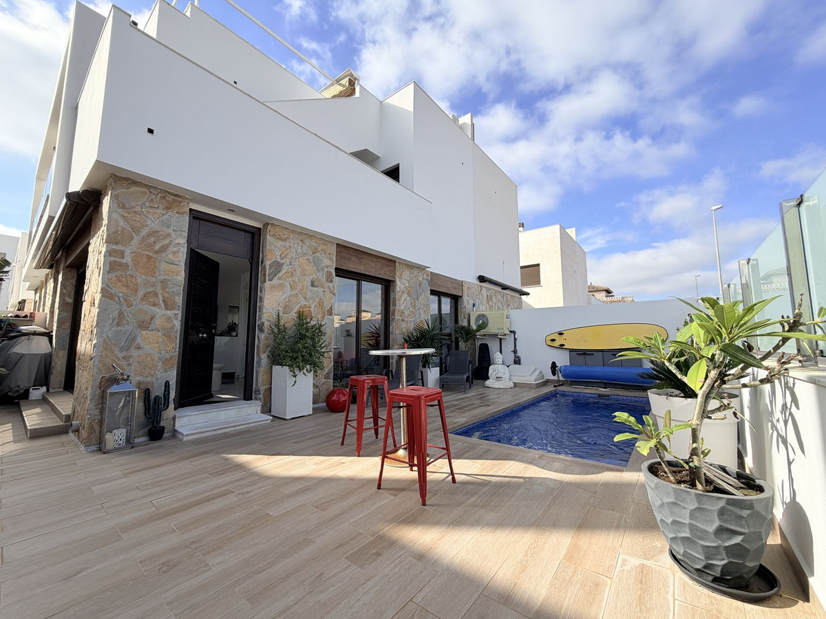 For sale - 3 Bedroom 2 Bathroom House - Semi-Detached House in Orihuela - Lomas de Cabo Roig  - Alicante