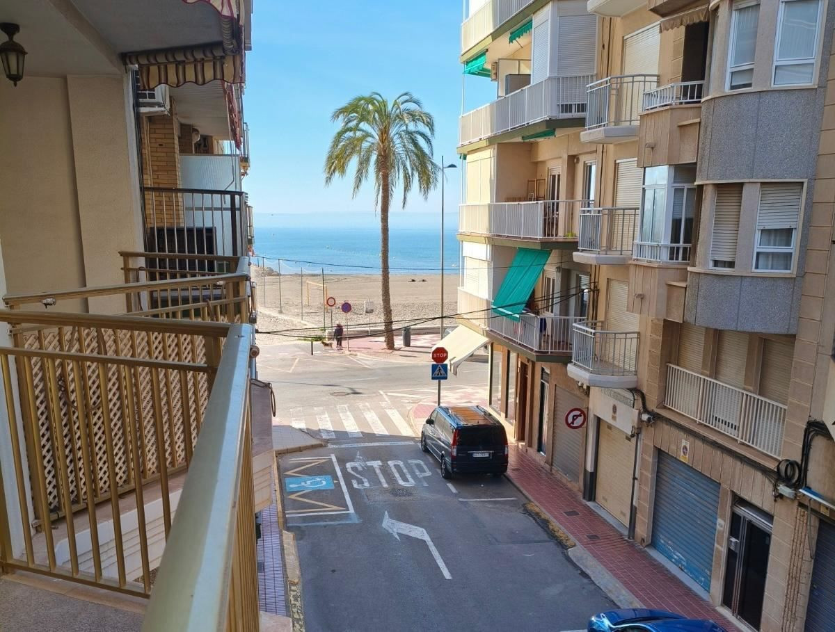 For sale - 3 Bedroom 2 Bathroom Apartment - Middle Floor Apartment in Santa Pola - Santa Pola Centro  - Alicante