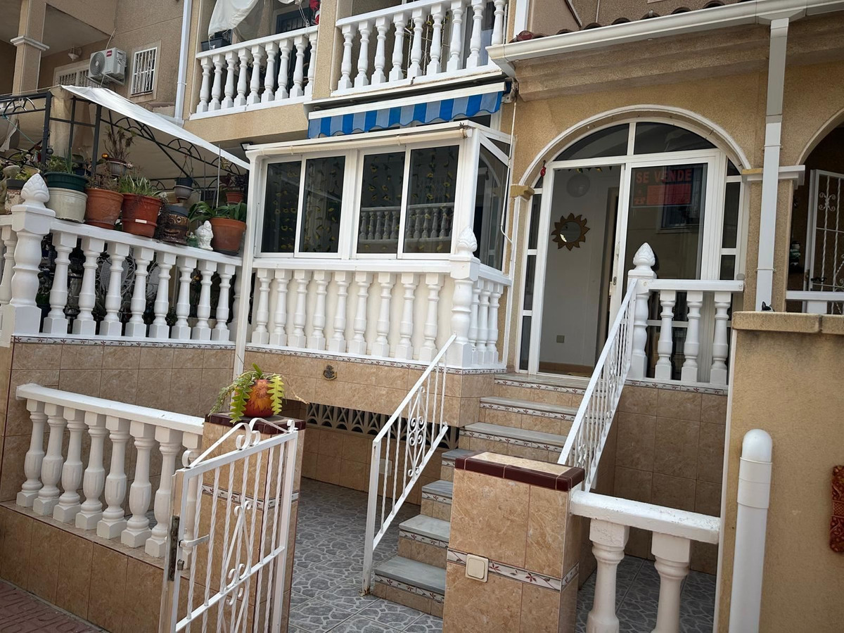 For sale - 3 Bedroom 3 Bathroom House - Townhouse in Orihuela - Punta Prima  - Alicante