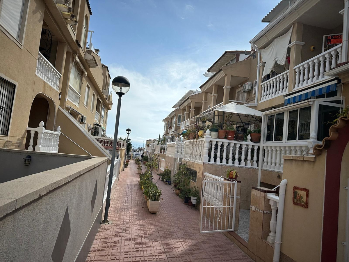 For sale - 3 Bedroom 3 Bathroom House - Townhouse in Orihuela - Punta Prima  - Alicante