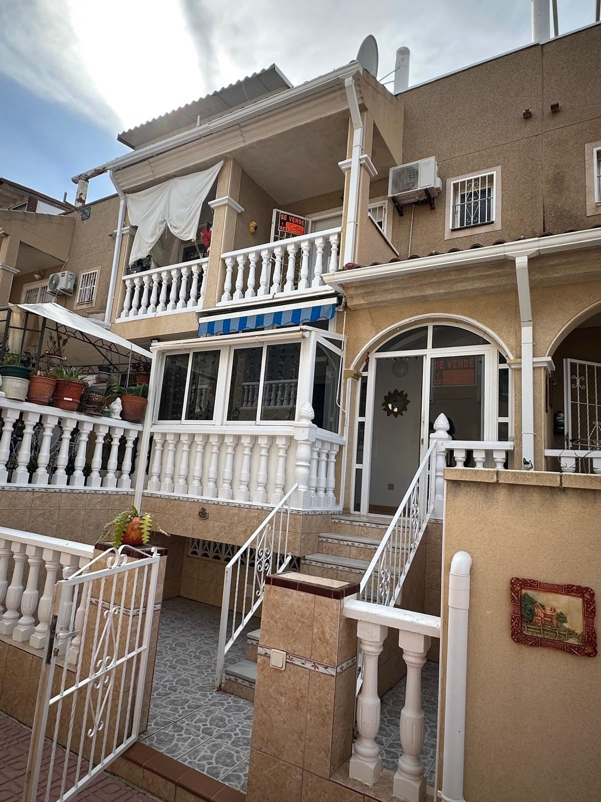 For sale - 3 Bedroom 3 Bathroom House - Townhouse in Orihuela - Punta Prima  - Alicante