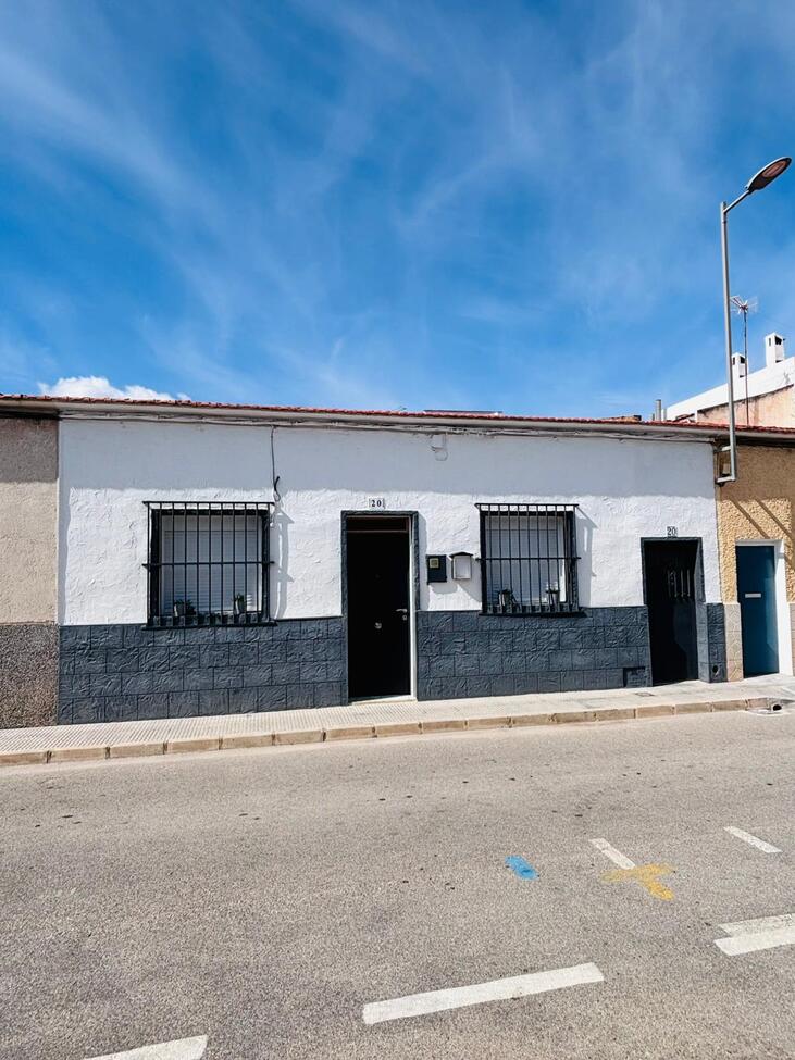 For sale - 4 Bedroom 2 Bathroom Town House in San Miguel de Salinas - Inland  - Alicante