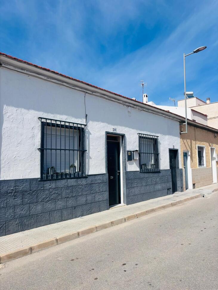 For sale - 4 Bedroom 2 Bathroom Town House in San Miguel de Salinas - Inland  - Alicante