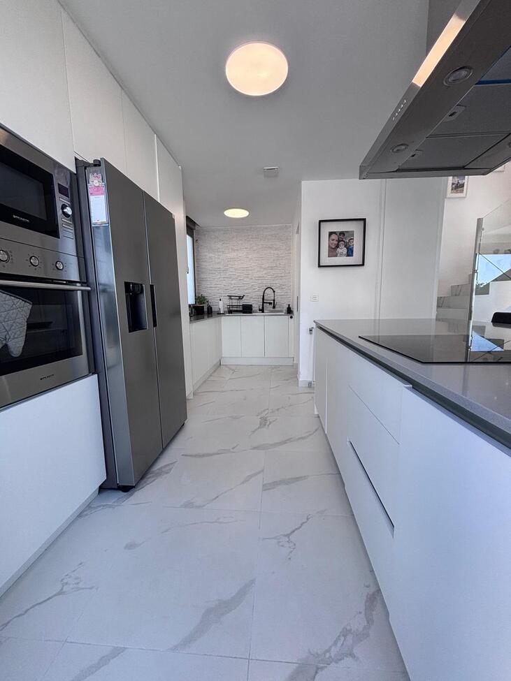 For sale - 5 Bedroom 3 Bathroom Villa in Villamartin - Costa Blanca  - Alicante