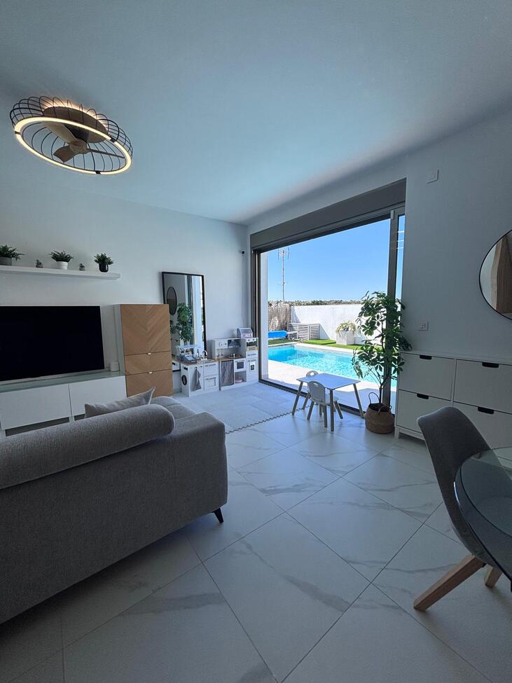 For sale - 5 Bedroom 3 Bathroom Villa in Villamartin - Costa Blanca  - Alicante