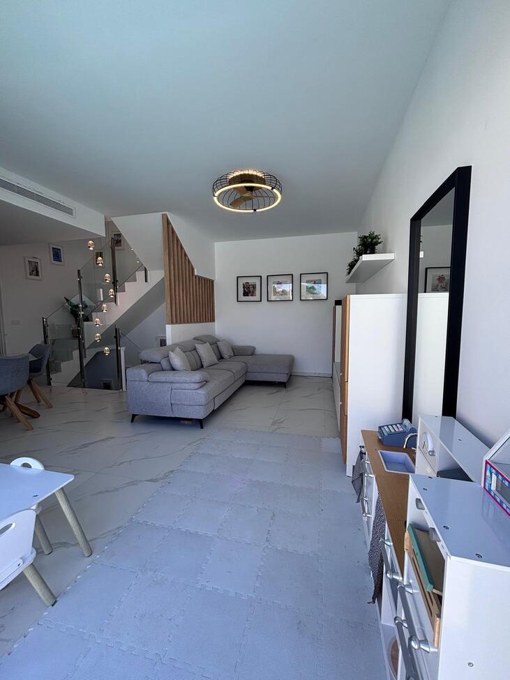 For sale - 5 Bedroom 3 Bathroom Villa in Villamartin - Costa Blanca  - Alicante