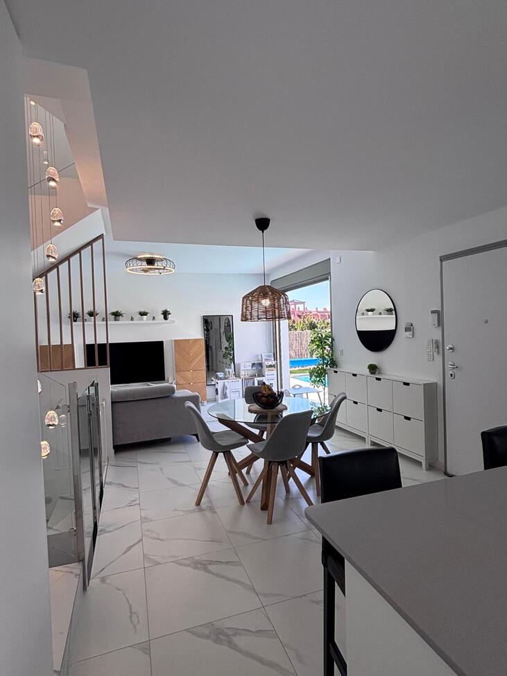 For sale - 5 Bedroom 3 Bathroom Villa in Villamartin - Costa Blanca  - Alicante