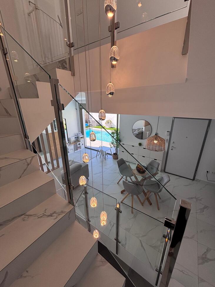 For sale - 5 Bedroom 3 Bathroom Villa in Villamartin - Costa Blanca  - Alicante