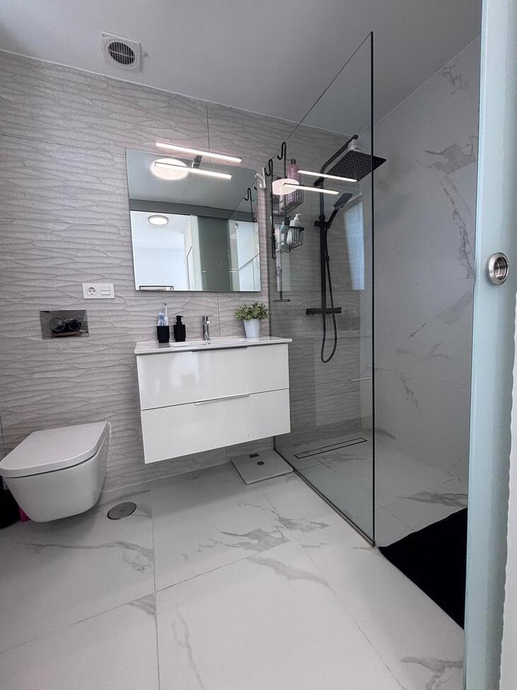 For sale - 5 Bedroom 3 Bathroom Villa in Villamartin - Costa Blanca  - Alicante