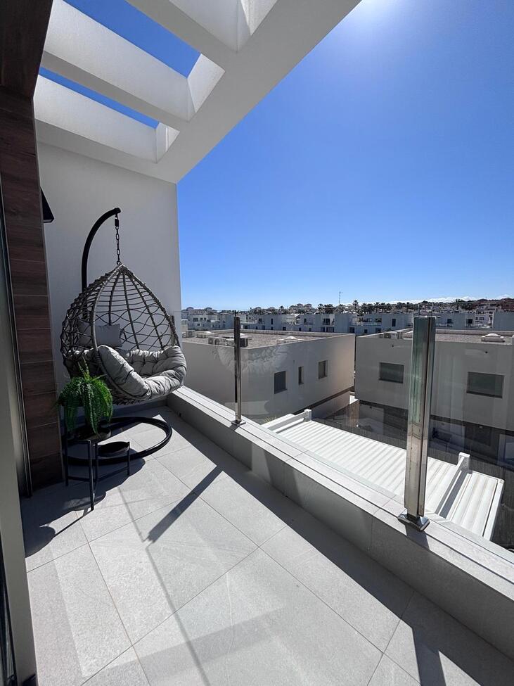 For sale - 5 Bedroom 3 Bathroom Villa in Villamartin - Costa Blanca  - Alicante