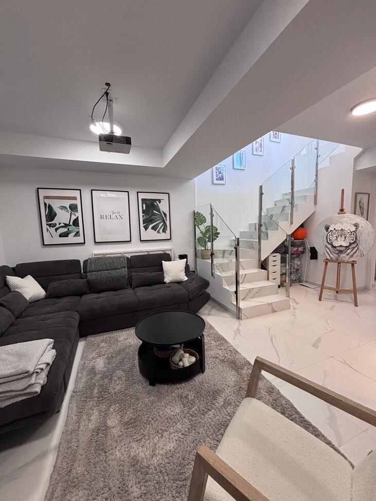 For sale - 5 Bedroom 3 Bathroom Villa in Villamartin - Costa Blanca  - Alicante