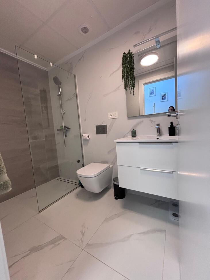 For sale - 5 Bedroom 3 Bathroom Villa in Villamartin - Costa Blanca  - Alicante