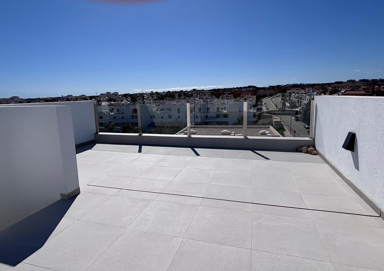 For sale - 5 Bedroom 3 Bathroom Villa in Villamartin - Costa Blanca  - Alicante