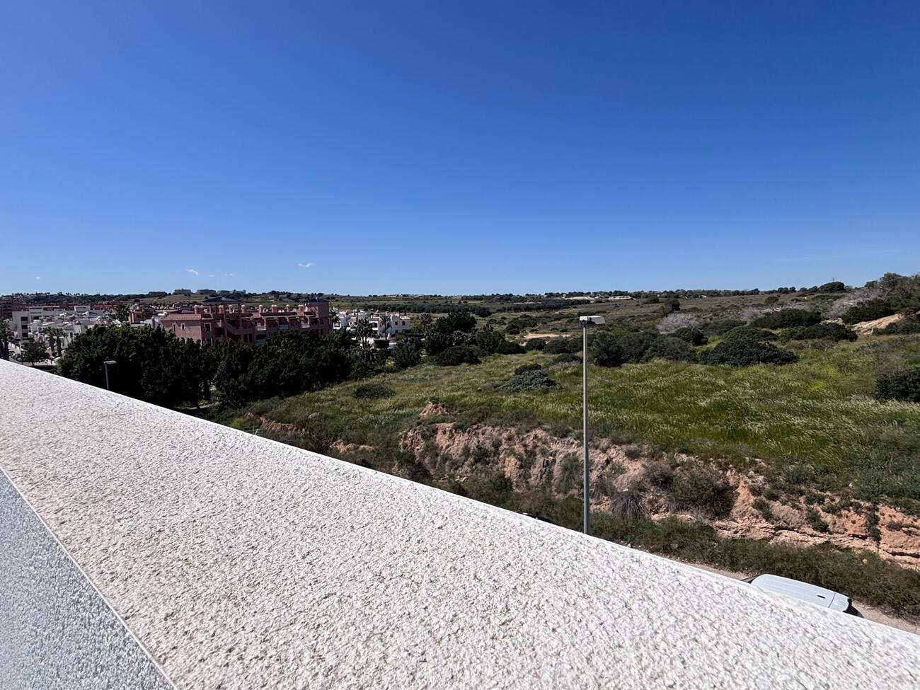 For sale - 5 Bedroom 3 Bathroom Villa in Villamartin - Costa Blanca  - Alicante