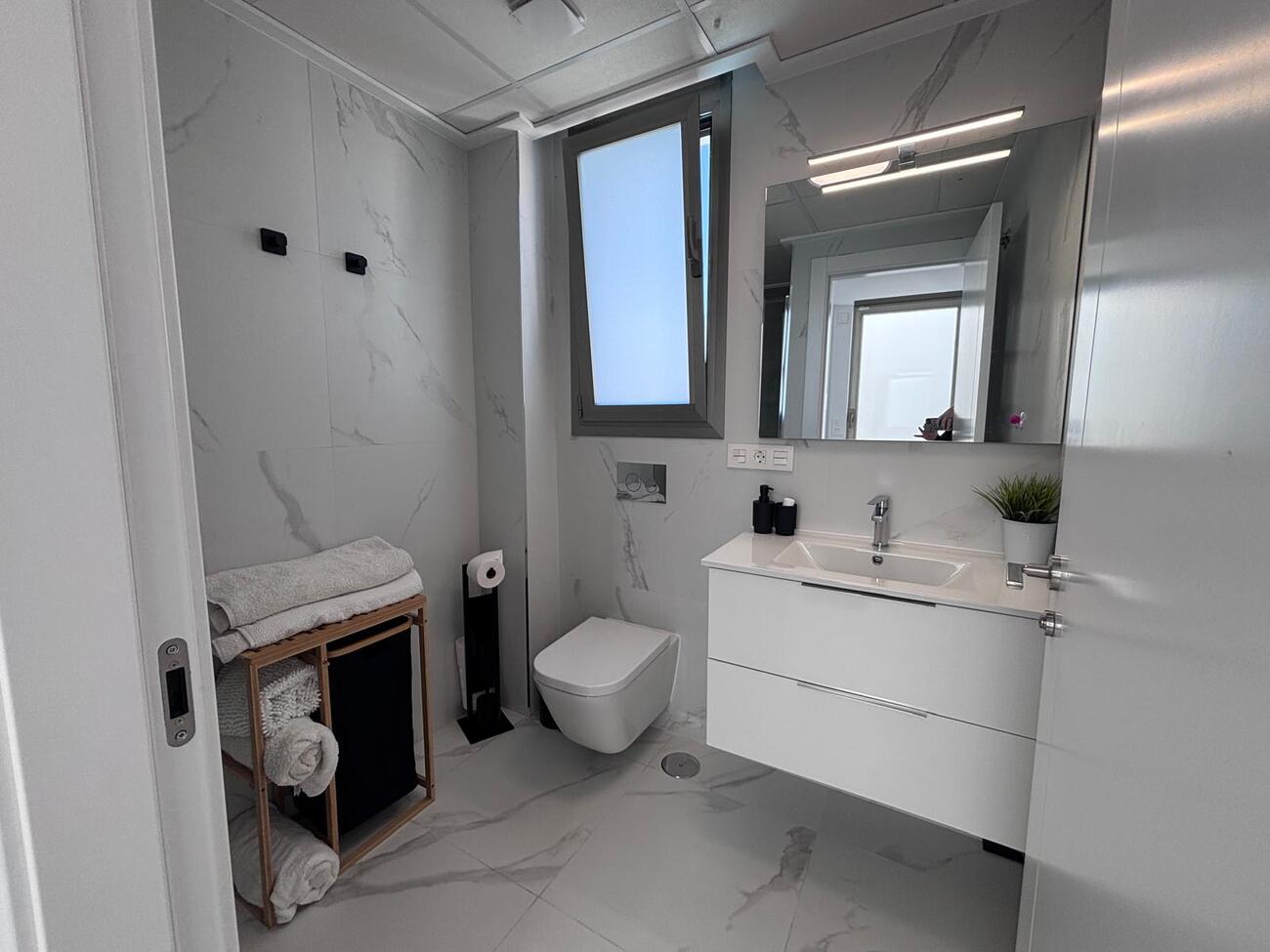 For sale - 5 Bedroom 3 Bathroom Villa in Villamartin - Costa Blanca  - Alicante