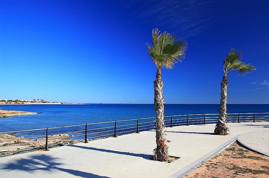 For sale - 3 Bedroom 2 Bathroom Town House in Playa Flamenca - Costa Blanca  - Alicante