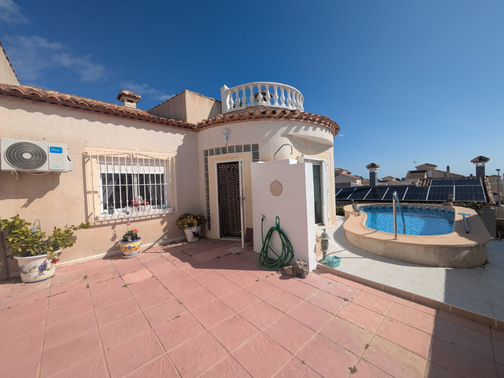 3 Bedroom 3 Bathroom villa in San Miguel De Salinas