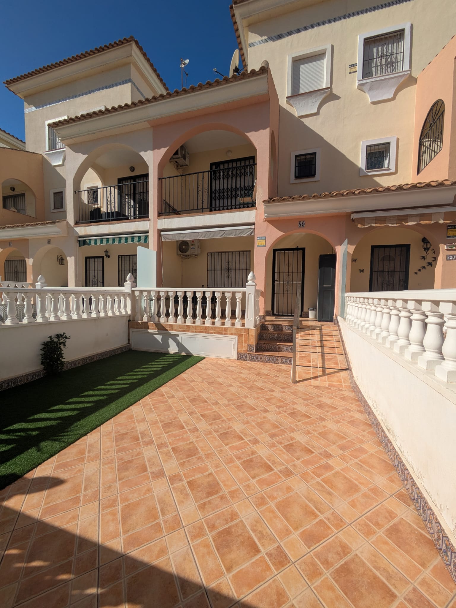 For sale - 3 Bedroom 1 Bathroom town house in Playa Flamenca -  - Alicante