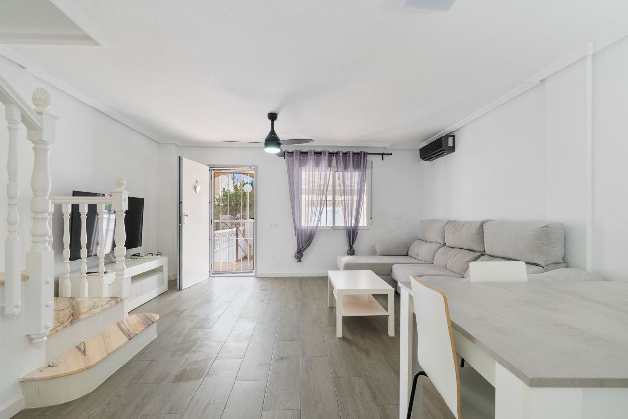 For sale - 3 Bedroom 1 Bathroom town house in Playa Flamenca -  - Alicante