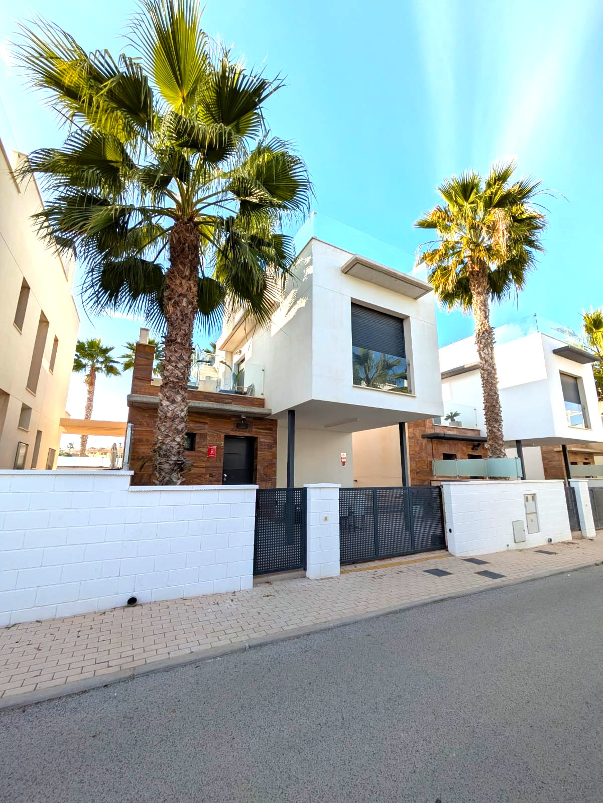 For sale - 3 Bedroom 2 Bathroom villa in Lomas De Cabo Roig -  - Alicante