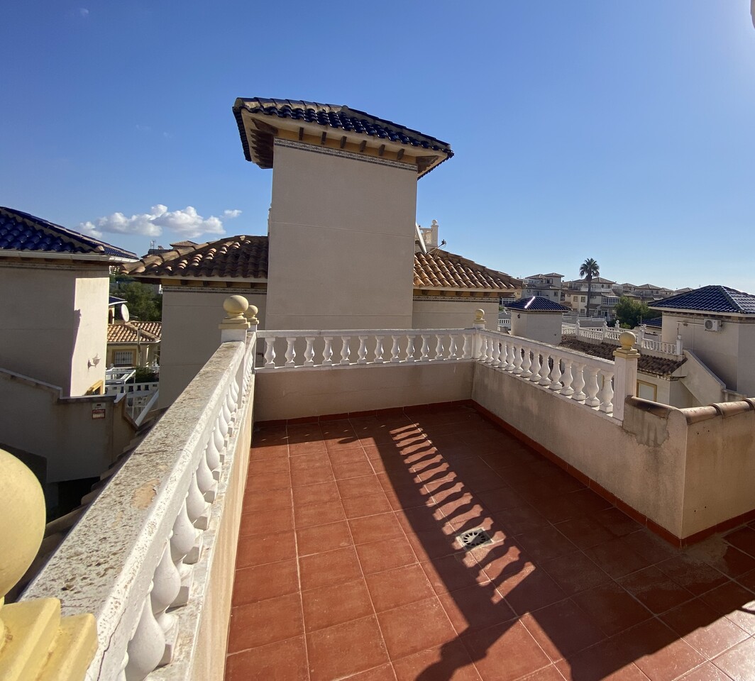 For sale - 5 Bedroom 3 Bathroom Villa in La Zenia - Costa Blanca  - Alicante